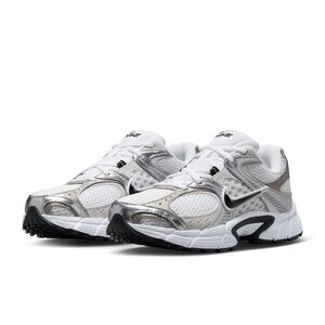 Nike V5 RNR Sneakers - White/Vast Grey/Metallic Silver/Black